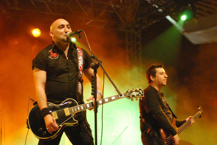 criptaband's tweet image. En el concierto que dimos junto a Banzai y @conmora en Aluche... Hasta la bandera!