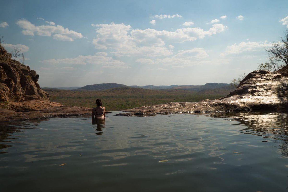 kimberly_raven_'s tweet photo. World’s best natural infinity pool. #Gunlom #Kakadu #NTAustralia http://t.co/cYzYSfZdSz