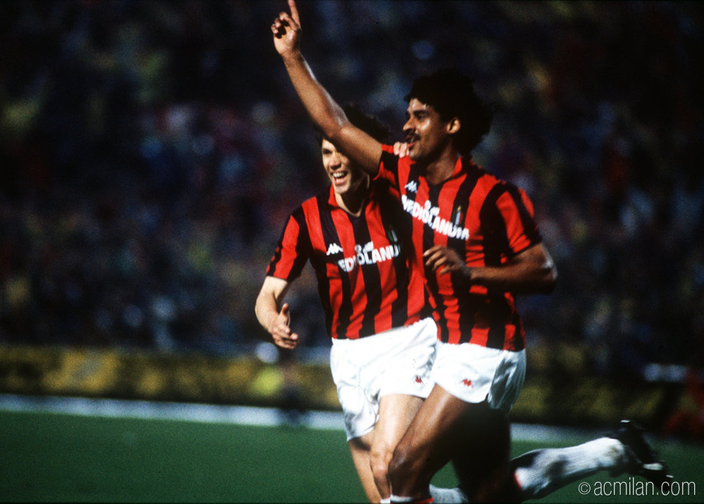 Today we wish many happy returns to Frank Rijkaard on his 53rd birthday! Buon compleanno Frank! #weareacmilan