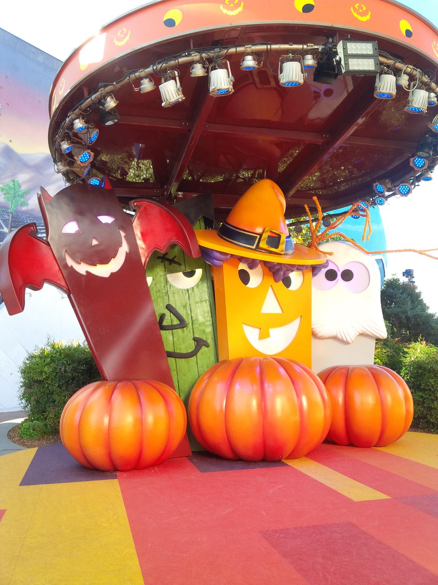 [Saison] Le Festival Halloween Disney (du jeudi 1er octobre au 1er novembre 2015) - Page 17 CQJS2uQWoAEZGT1