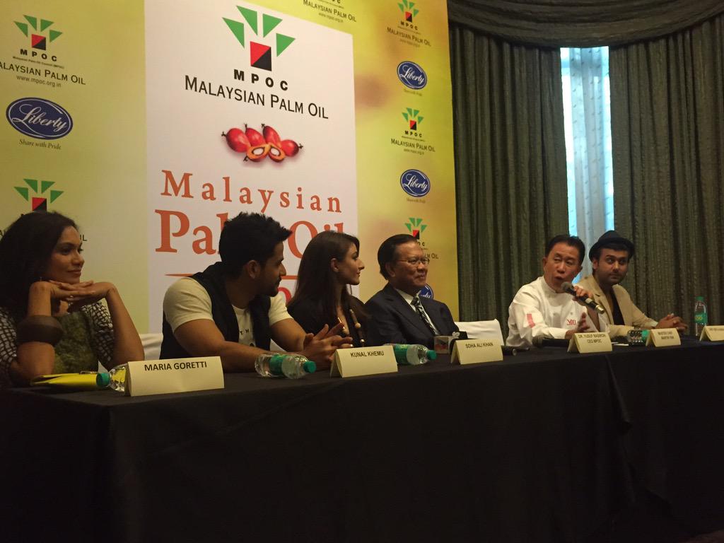 thinkpalmoil's tweet photo. 'I have had genuinely great food in India and the real star is Malaysian Palm Oil' says #ChefYan #PressCon #FFL2015 http://t.co/FcKTvvSb1u