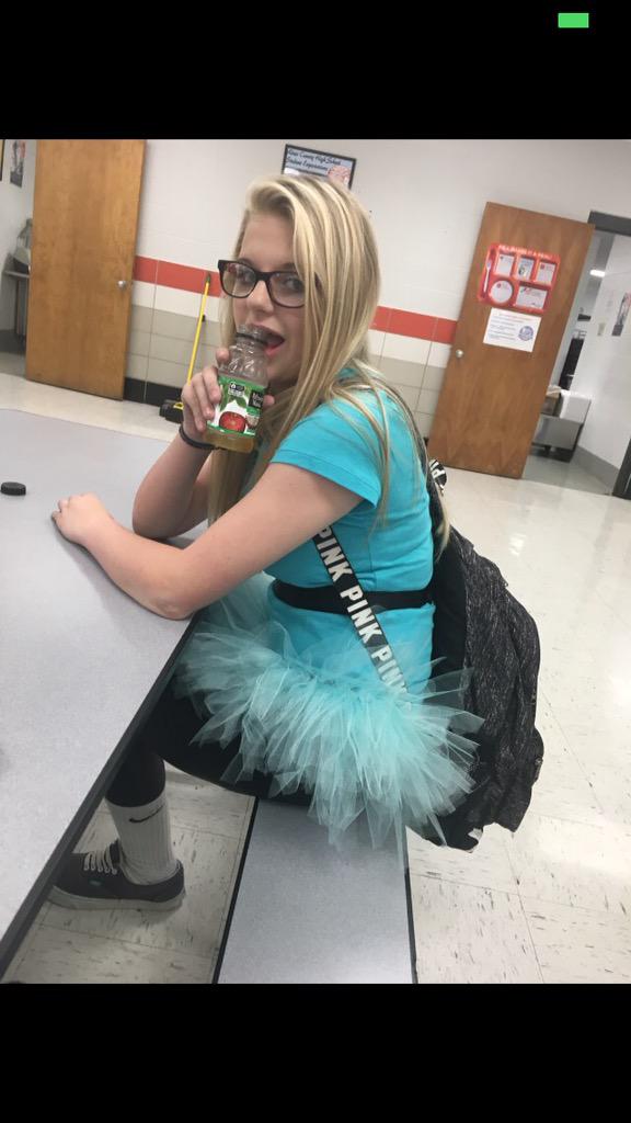 TheRealLilTrick's tweet photo. #wcw this goofy girl means absolutely everything to me I'd be lost without her I love you @_nealee_xoxo_ http://t.co/mnzinl0b7Y