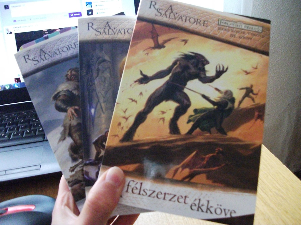 Cattibrie_'s tweet photo. Happiness. :'D @r_a_salvatore #TheIcewindDaleTrilogy #Drizzt #bookworm #Fakyeah! http://t.co/zUQjFOaraL