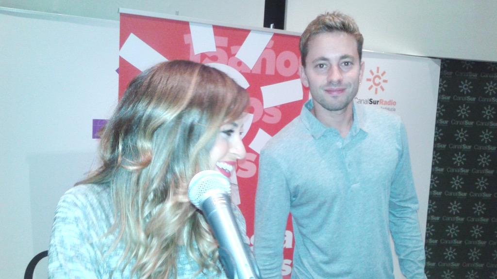 KikoyShara's tweet photo. Todo ensayado para el #ShowCase en @canalfiesta! En nada los ganadores podrán escuchar los nuevos temas de #Positivo http://t.co/Q2V55Xjycq