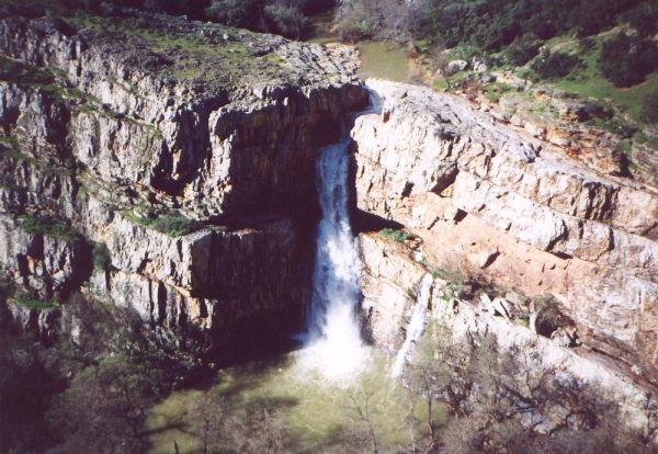 MiguelAHernando's tweet photo. LA CIMBARRA: las cascadas más espectaculares de España http://t.co/XQ4eSJVYRw http://t.co/1D0eL81qQI