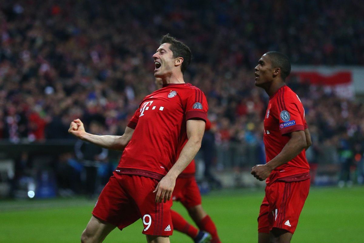 10 goals in three games.

Bayern Munich's hat-trick hero Lewandowski is on fire.

bbc.in/1MYEFlb