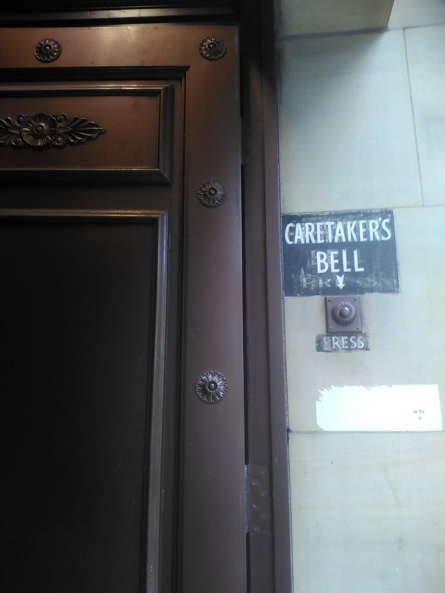 HelSingleton's tweet image. Bradford doors #grandarchitecture 
Lunchtime walk soon
@BuildingPervert