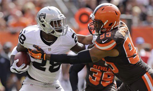 RaidersFr's tweet photo. RB Latavius Murray a été nommé Ground Player of the week avec 1TD, 26 carries et 136 yards #fierté #raiders http://t.co/wZQxHCTqzz