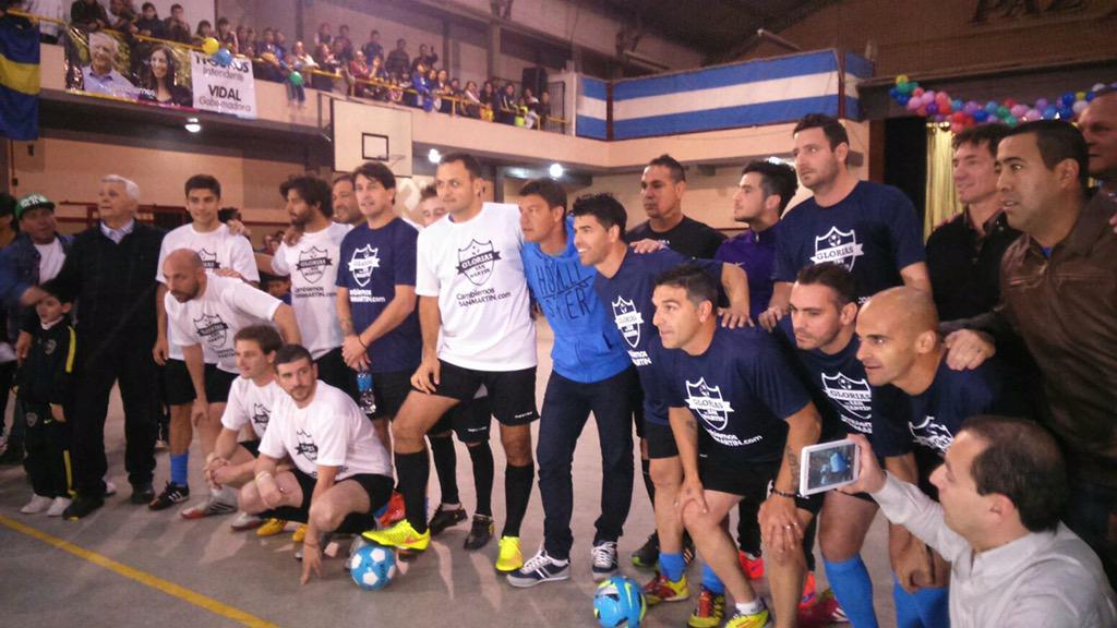 divoskus's tweet photo. Glorias en San Martín #Cambiemos fútbol solidario @sebabattaglia5 @RIvoskus @veronica_dalmon #VamosJuntos @yamilitook http://t.co/FMxfW5Lo3I