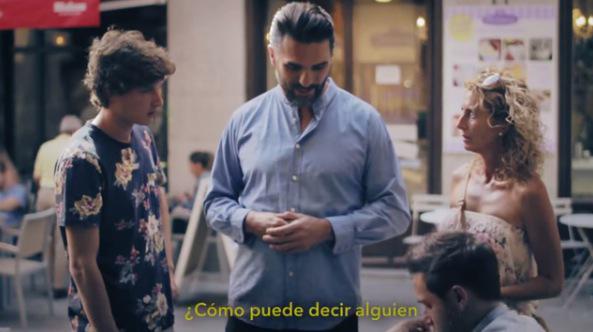 eldiarioes's tweet photo. Así reaccionan algunos españoles ante la homofobia ante una cámara oculta http://t.co/eHzS1bircT #ConLaVozBienAlta http://t.co/H6NKQWqorb