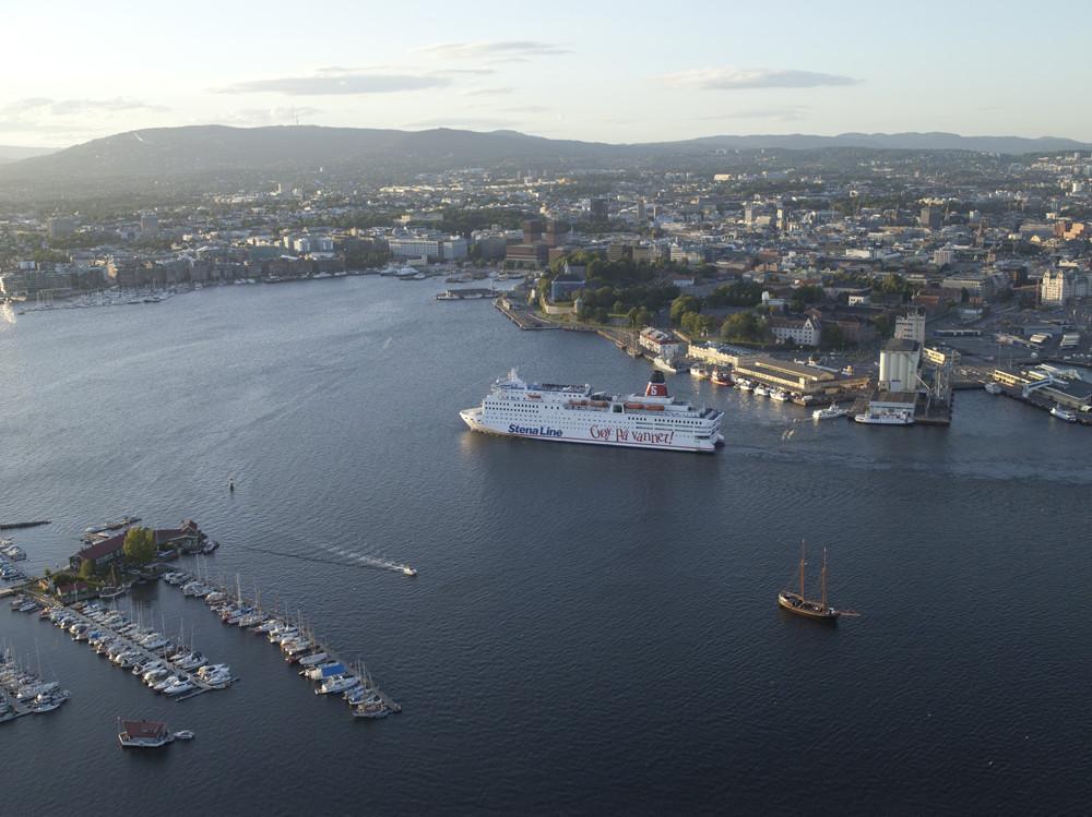 StenaLineNorge's tweet photo. Stena Saga, utseiling fra Oslo http://t.co/Xv5rEt1y5r http://t.co/knZIVHMe5U