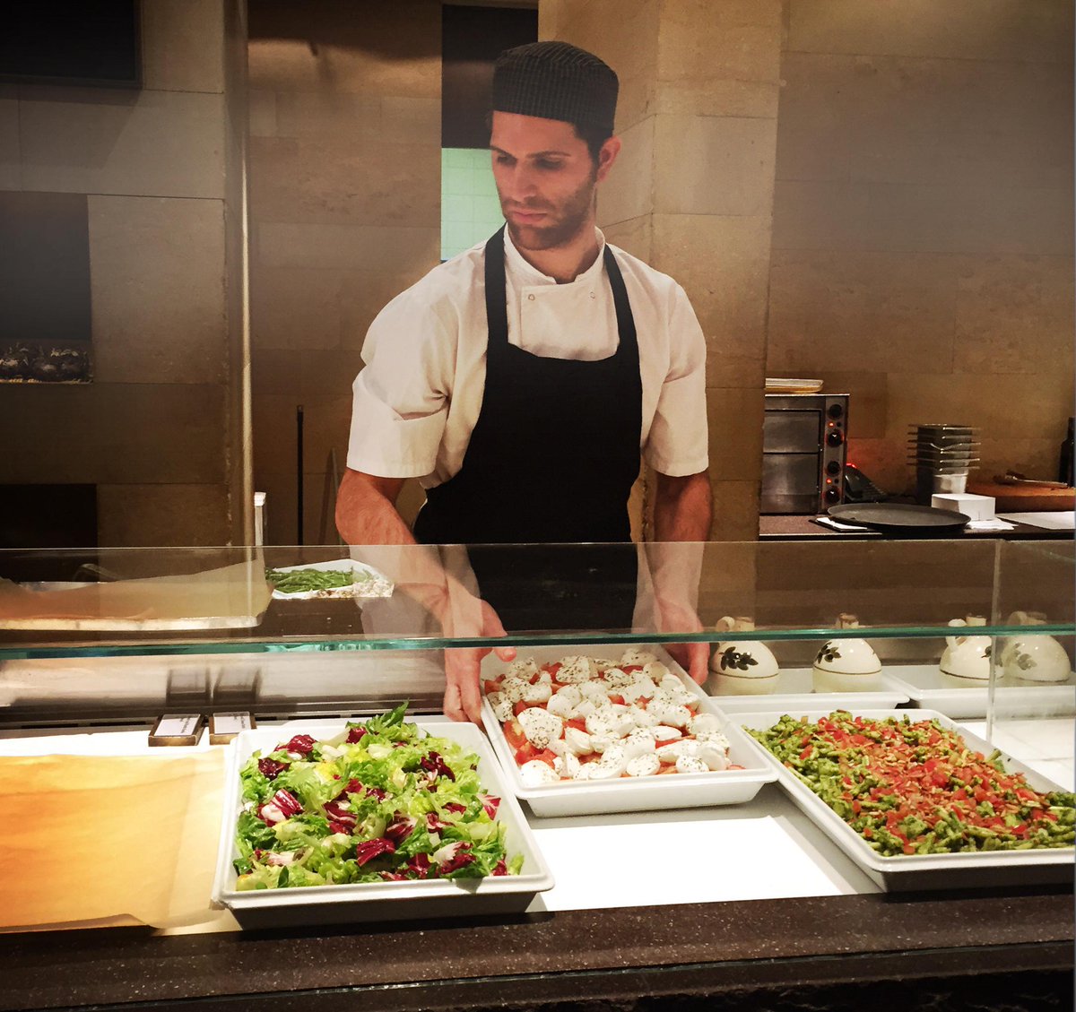 Princi_London's tweet photo. Lunchtime salad classics await any discerning palate. #Caprese #Casarecci #Fagiolini  #spiritodimilano http://t.co/VZpMtkB03w