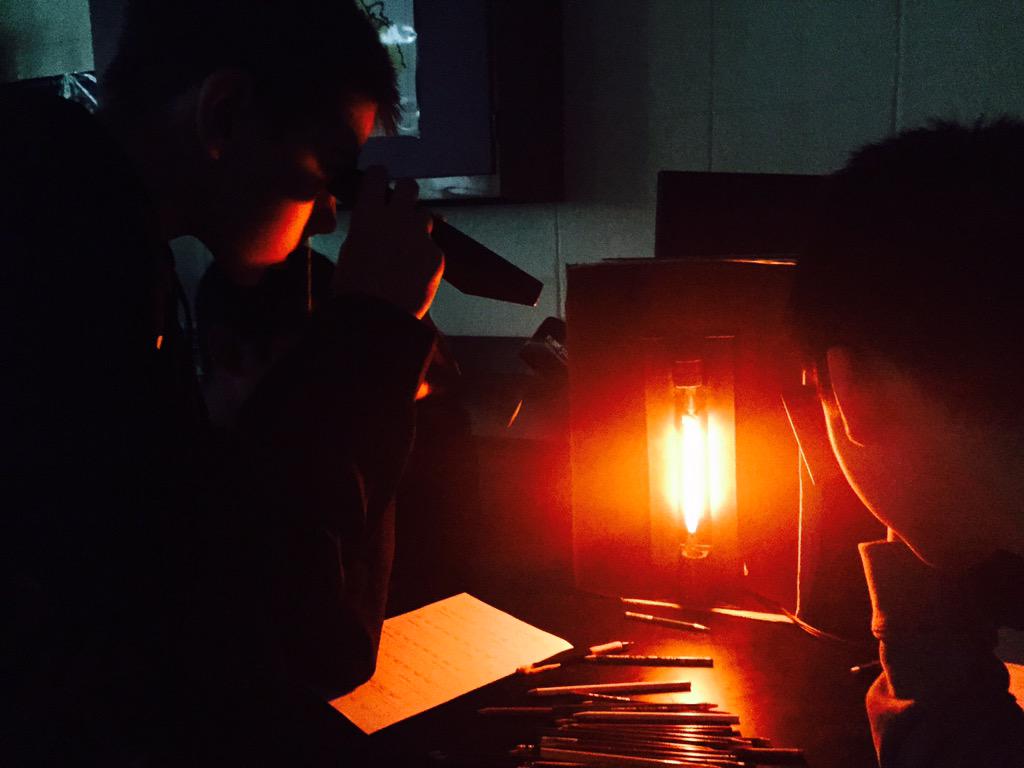 MisterE2point0's tweet photo. Spectroscopy lab will light up any morning These 9th grade Chem kids are studying Bohr + the atom @LMTSD_LMHS @LMTSD http://t.co/EnMSqS8cMC