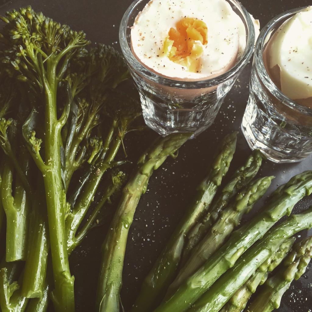 BodyEvidence_'s tweet image. Lunchtime😍
Dippy eggs, Asparagus and Broccoli👌🏽
#scrummylunch #healthy #lunch