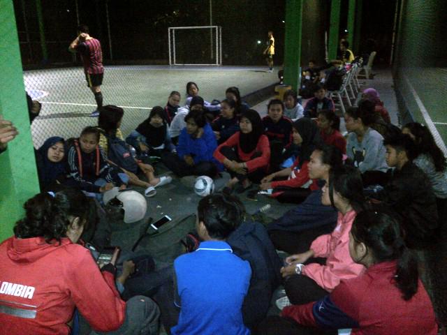Hello dede gemezzz, selamat datang di ukm Futsal Putri Isola UPI :*:*:*
