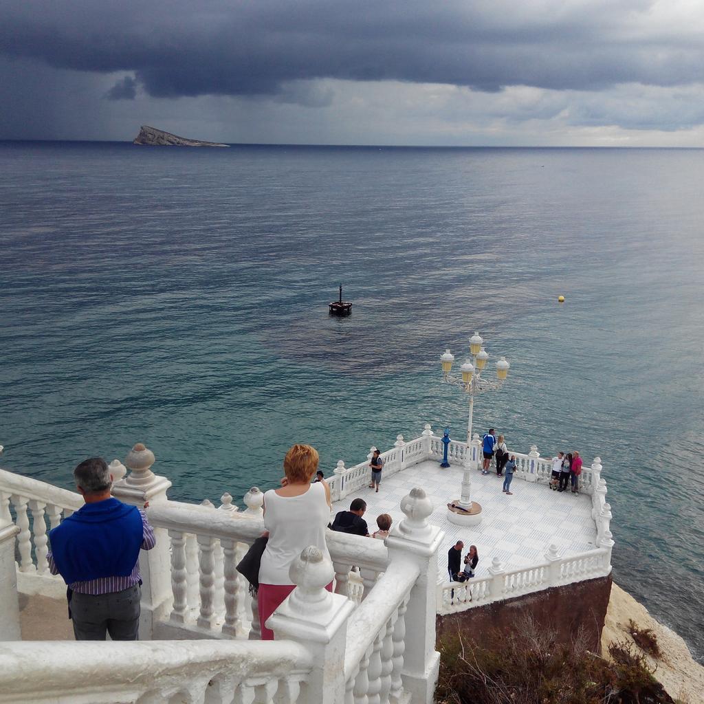 Xplorandomundo's tweet photo. Bonita tarde que pasamos en #Benidorm con estas vistas :D #Alicante #Turismobenidorm #Travel #felizmiercoles http://t.co/yFbIcPkrAd