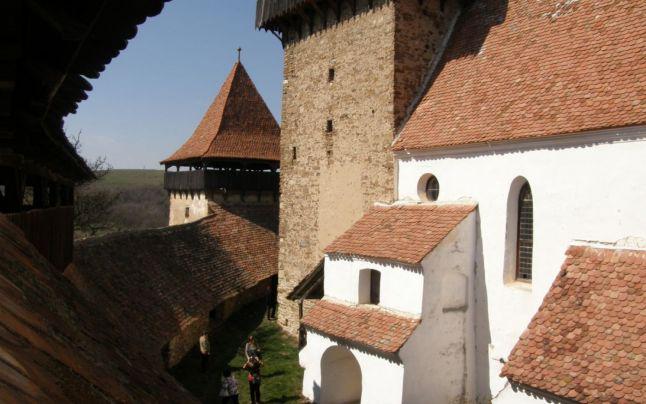 TransylvaniaTU's tweet photo. The Saxon village of Viscri, much loved by Prince of Wales, Charles.
https://t.co/uVhkhOxAEA http://t.co/fiS93oy1zK
