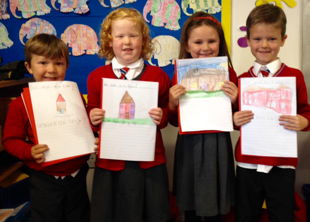 ysgolbrynhedydd's tweet photo. #year1JR some lovely #welsh writing this morning "Ble wyt ti'n byw?" #YBH #ty #byngalo #fflat #garafan #cymraeg 🏡🏨 http://t.co/GjygMQ85an