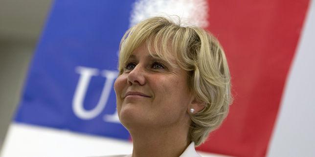 lemondefr's tweet photo. Morano menace de « dézinguer » Sarkozy http://t.co/e1s7O4shGn http://t.co/mFSLNcIZ8l