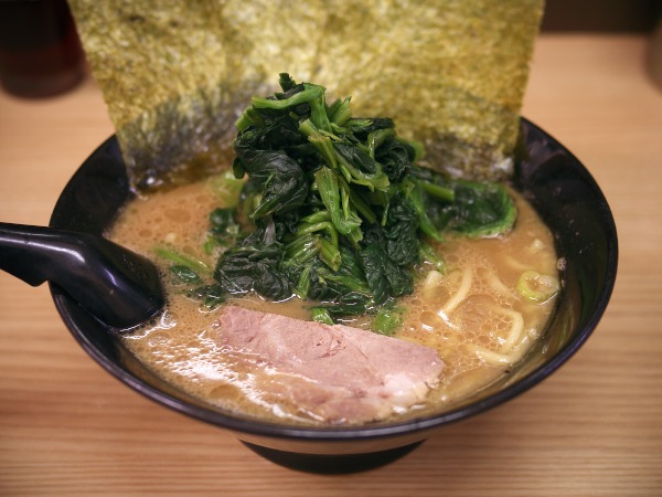 tommolux50's tweet photo. ひたすら茹でシバいた草を口に詰め込む作業、もはや家出系＠せい家 上板橋店 #OnlyFoodPhoto http://t.co/gccKgf2Ndd