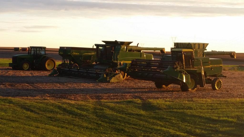 IconAg_Turf's tweet photo. Good morning! #harvest2k15 #iconag #JOHNDEERE http://t.co/HZJhKOYxUK