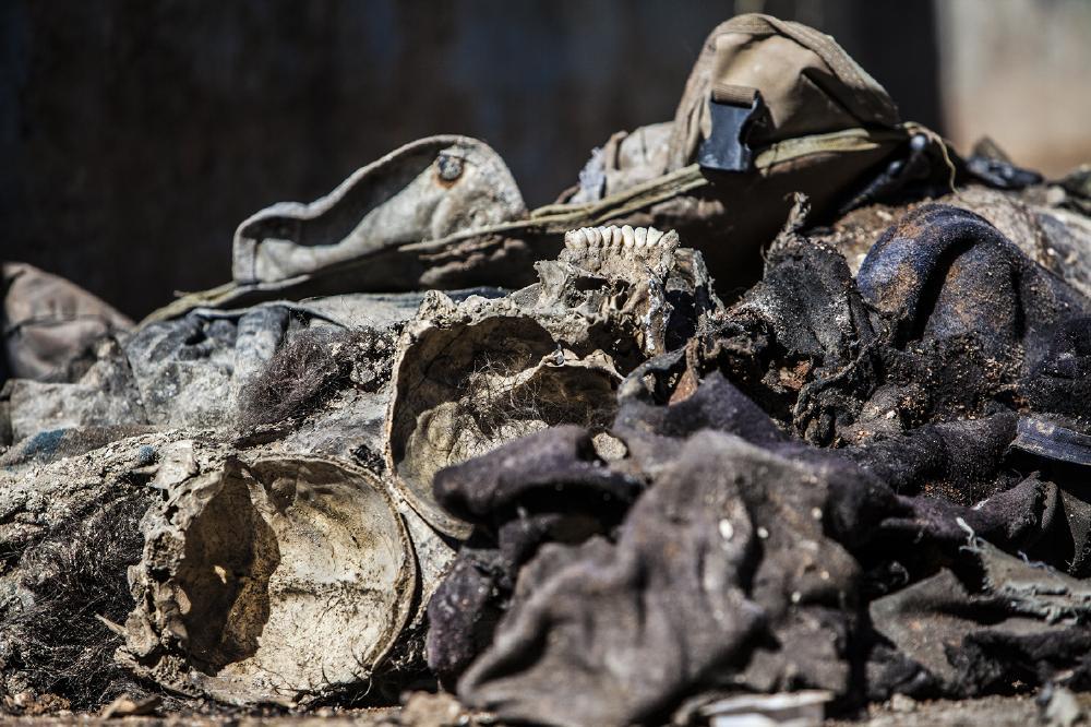 VICENews's tweet photo. In Photos: Grief, pride, and hope in the ruins of Kobane http://t.co/9xT3v7csIf http://t.co/wsYfs4Bumn