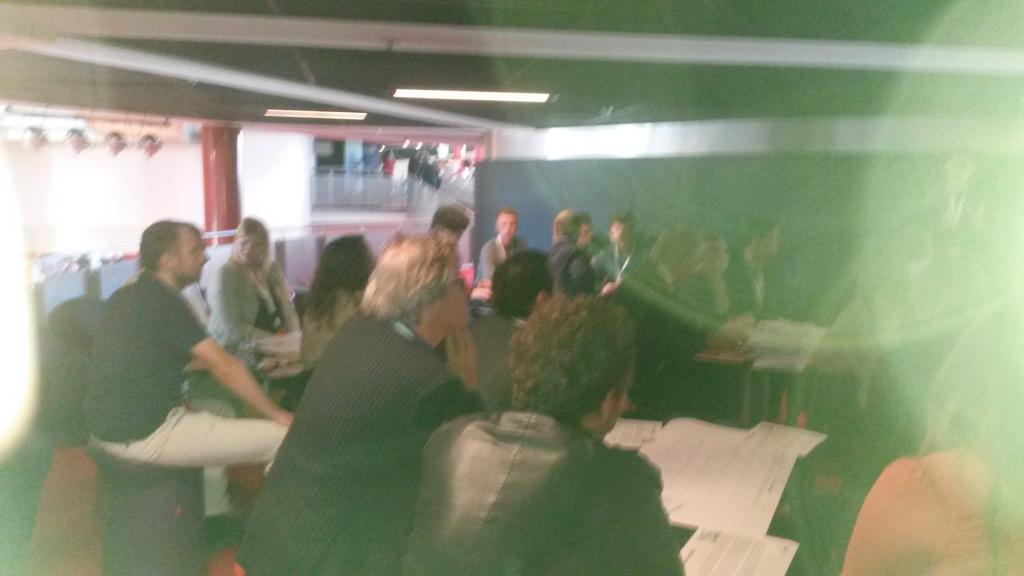 Avans_ESB's tweet photo. Yeah. De tweede ronde workshops is van start #ESBkickoff iedereen actief bv. over duurzaam textiel. #AvansDuurzaam http://t.co/m8MA0REqFU