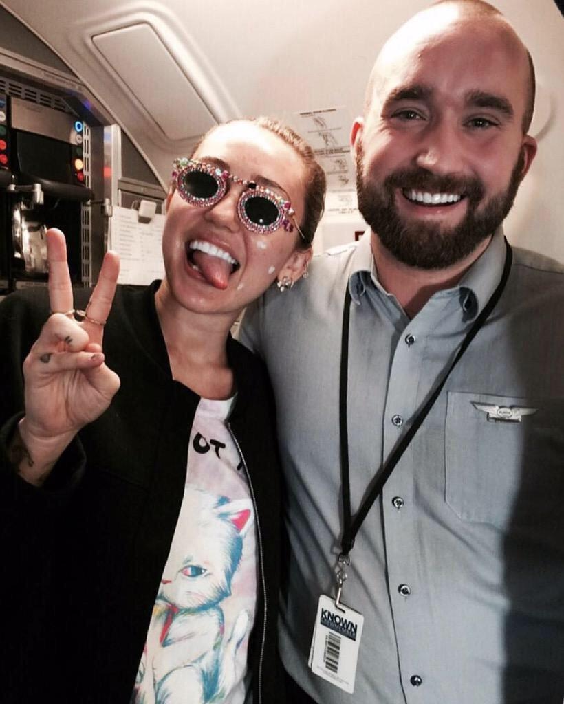 Miley Cyrus Updates tweet media
