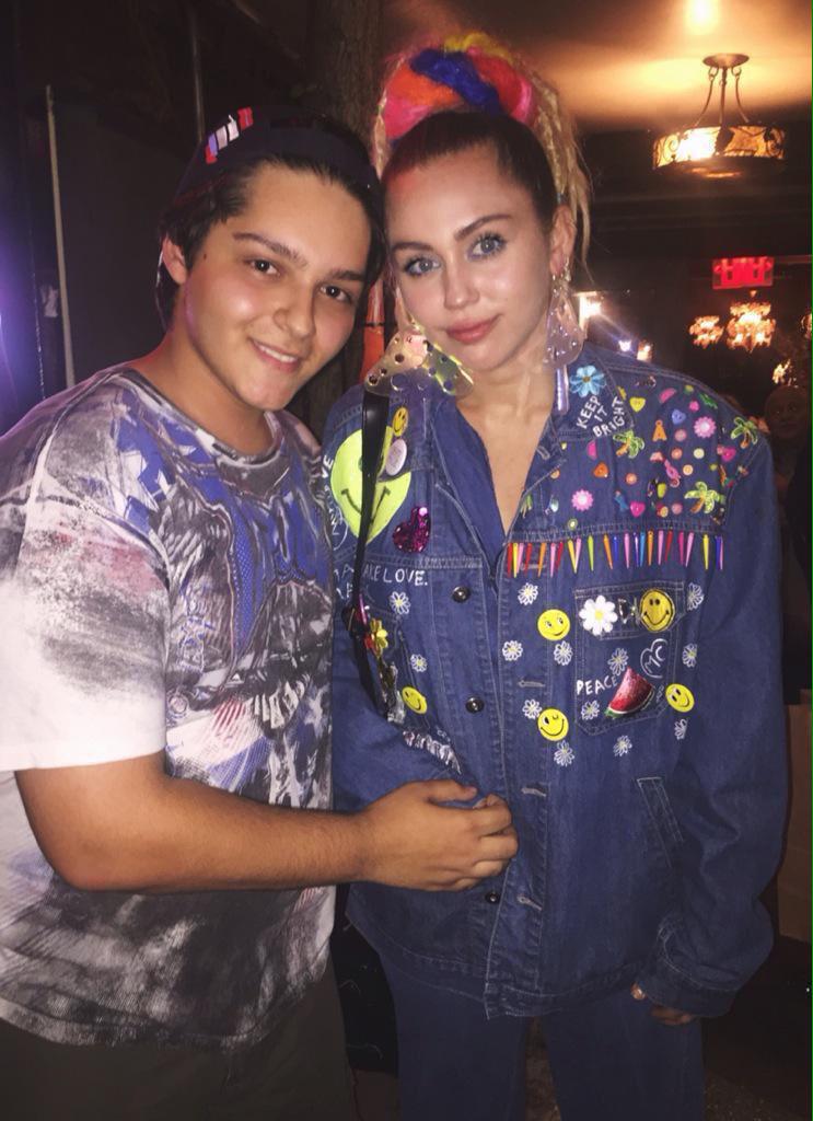 Miley Cyrus Updates tweet media