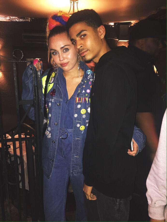 Miley Cyrus Updates tweet media