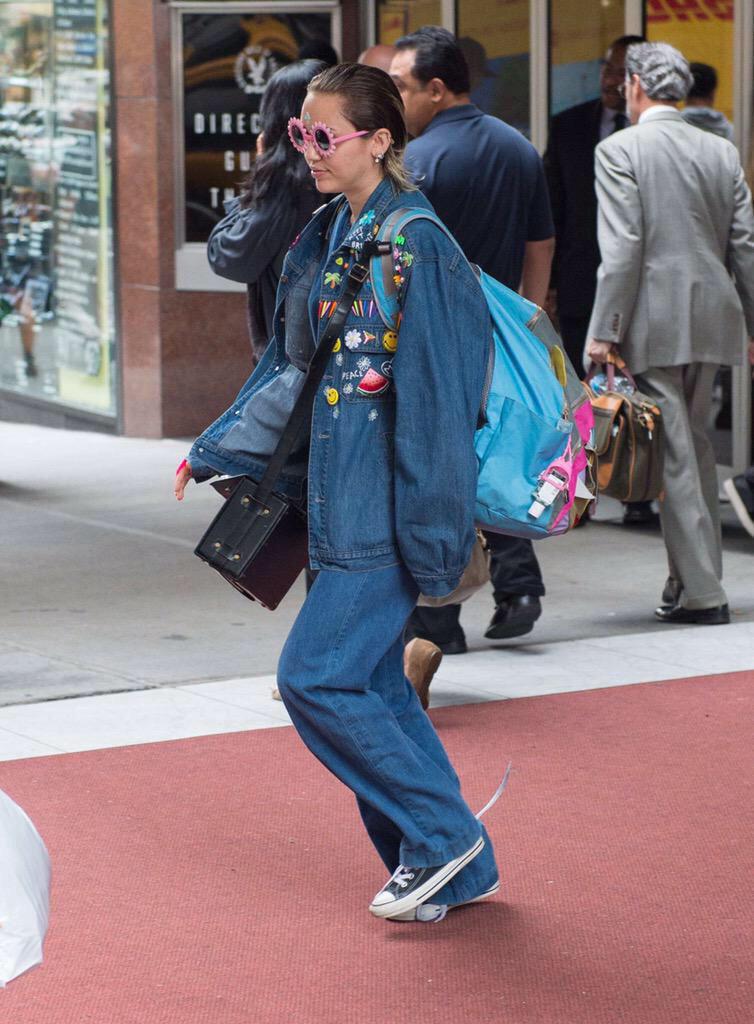 Miley Cyrus Updates tweet media