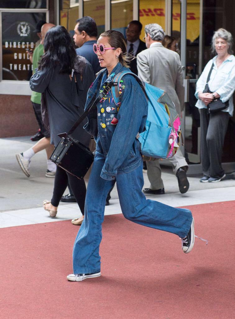 Miley Cyrus Updates tweet media