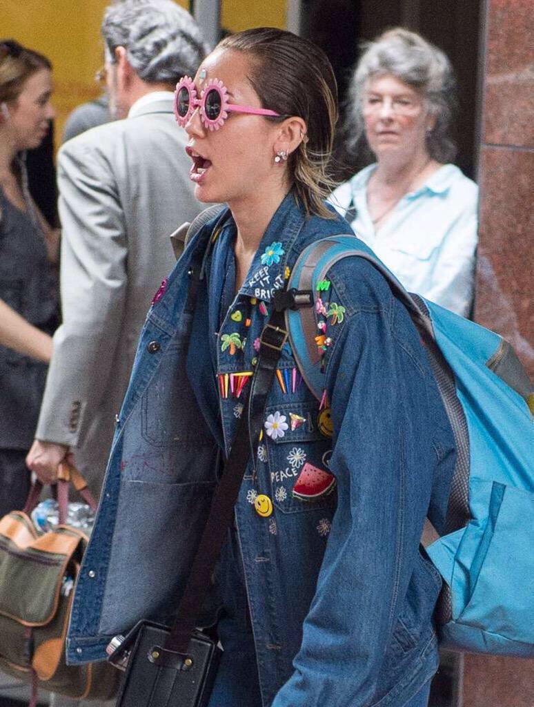 Miley Cyrus Updates tweet media