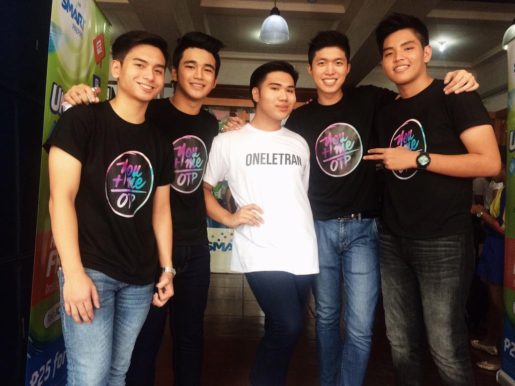 KimSabino's tweet photo. Black and white situation with these cuties ๐๐๐ #SmartCandyTour #AWRibba #ONELETRANpamore http://t.co/Iw0UEUW60g