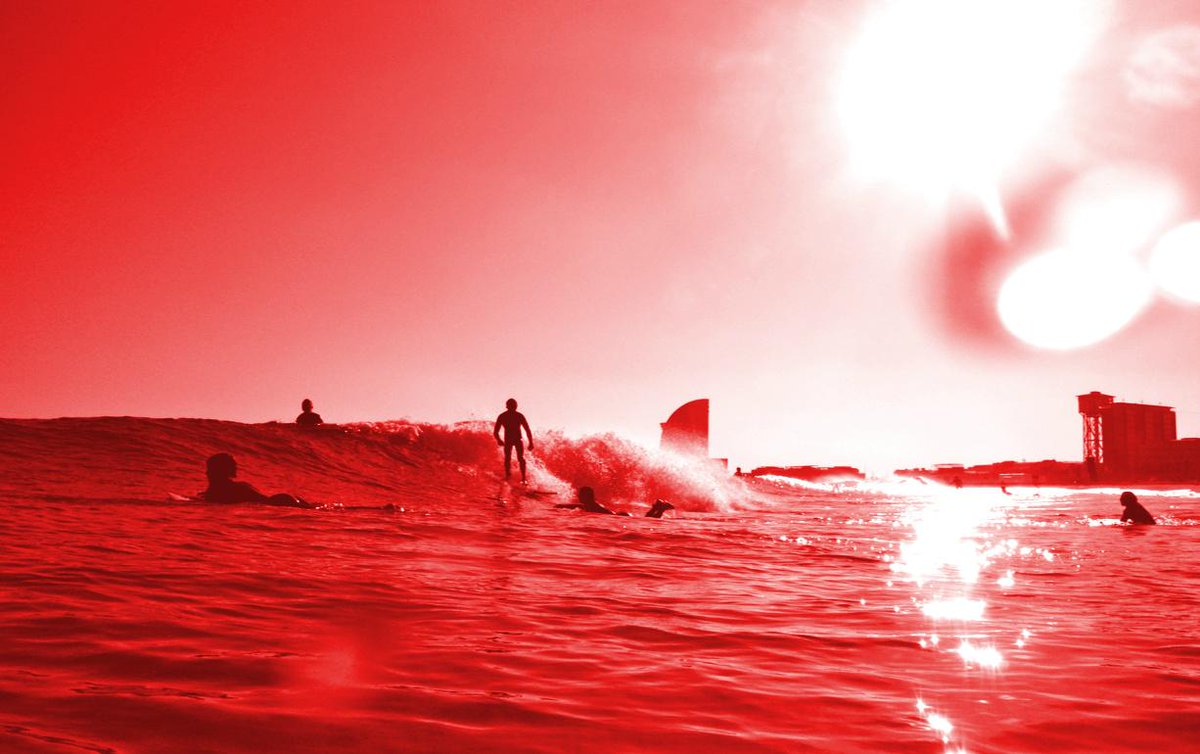 SHAME IN LA BARCELONETA !!! Esta mañana la Guardia Urbana nos ha prohibido surfear !!! ES INTOLERABLE !! :(