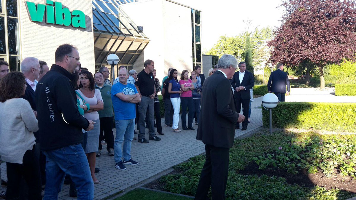 alluretuinen's tweet photo. Vandaag 80 jarig jubileum @vibanl. Gefeliciteerd! @alluretuinen heeft de jubileumboom geschonken #kado #samenwerking http://t.co/RP2HKsqntN