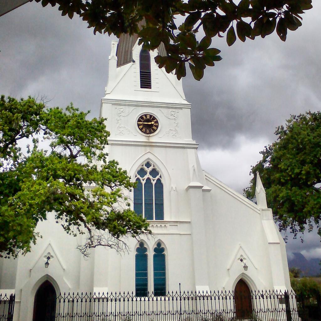 jamescapetown's tweet photo. .@usatodaytravel GORGEOUS #Stellenbosch #church on @milebymiletours #winetour..#coffee break now! ๐ #travel #capwtown http://t.co/oNYhlm5xM7