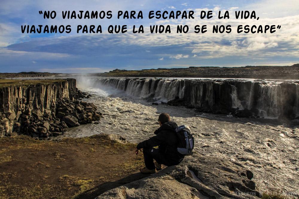 viajeroscalle's tweet photo. "No viajamos para escapar de la vida, viajamos para que la vida no se nos escape" #felizmiercoles http://t.co/LMlRmKkKFW