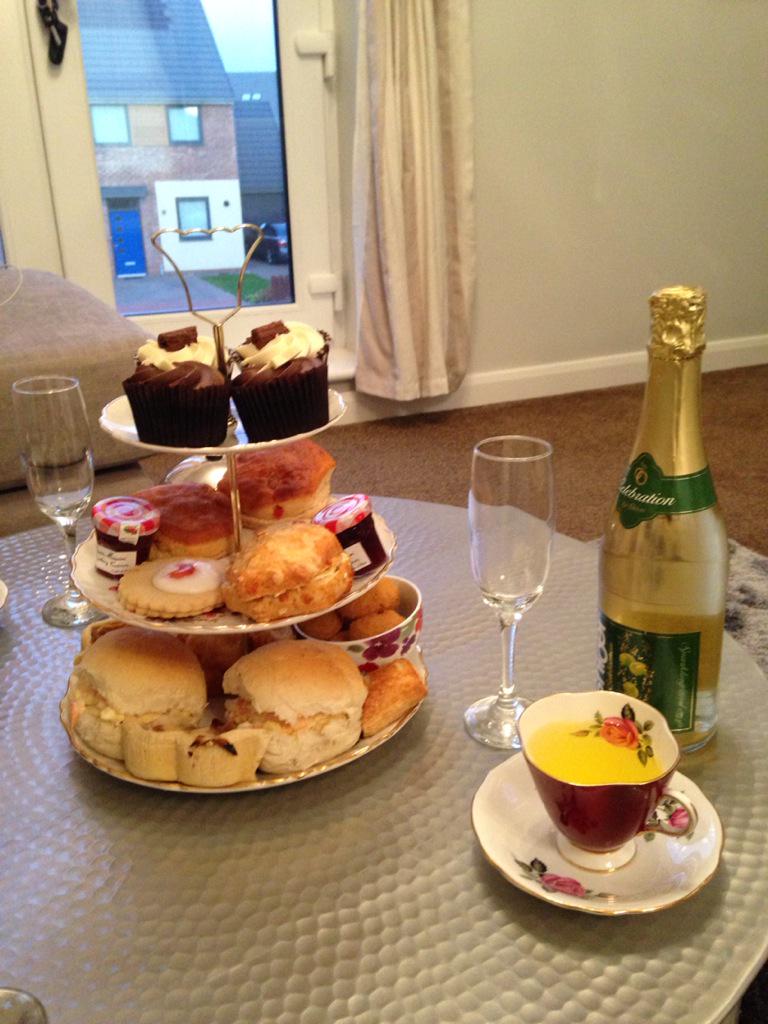 ruthdownie's tweet photo. @PaulHollywood Getting ready for the bake off tonight 🍰🎉 http://t.co/UqrWqEu0AR