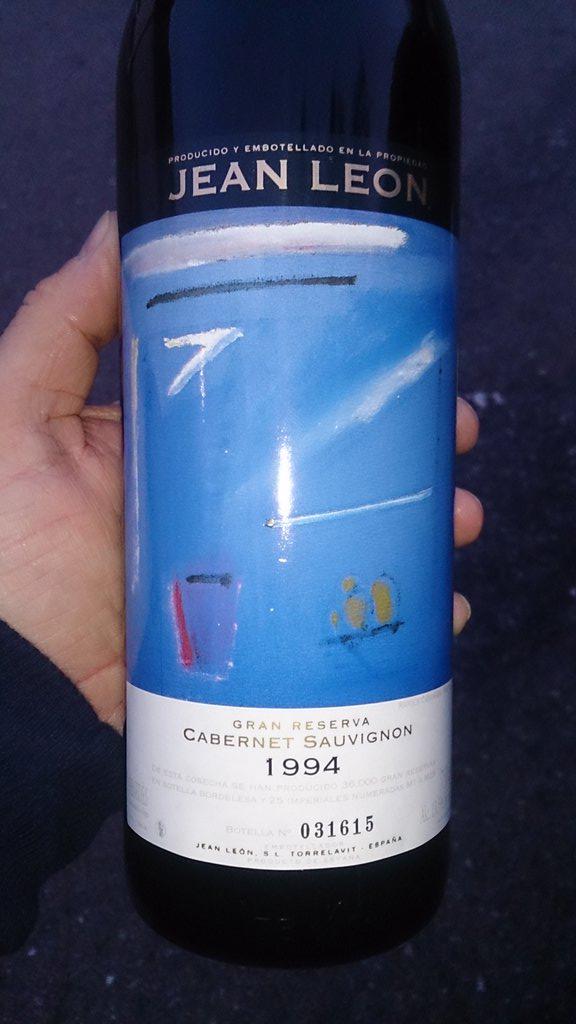 emilifelix75's tweet photo. A vegades entrar a un celler "guarro" et dóna... sorpreses @mtmaczassek @JeanLeon_bodega @LanimaBistro #vicatalà http://t.co/D65DhlRtel