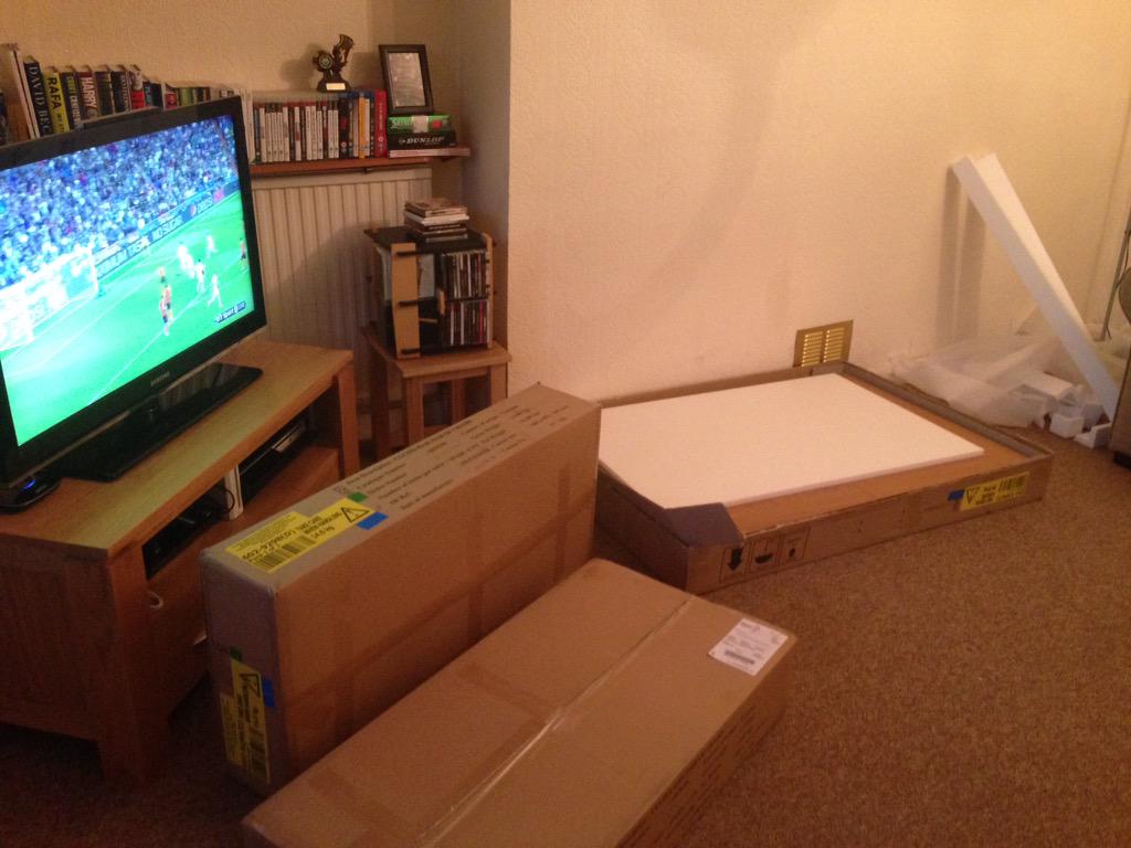 Mark_Perrow's tweet image. Best thing about buying a new table. You get to BUILD the new table 😍 #DIYgeek 📦🔩🔨