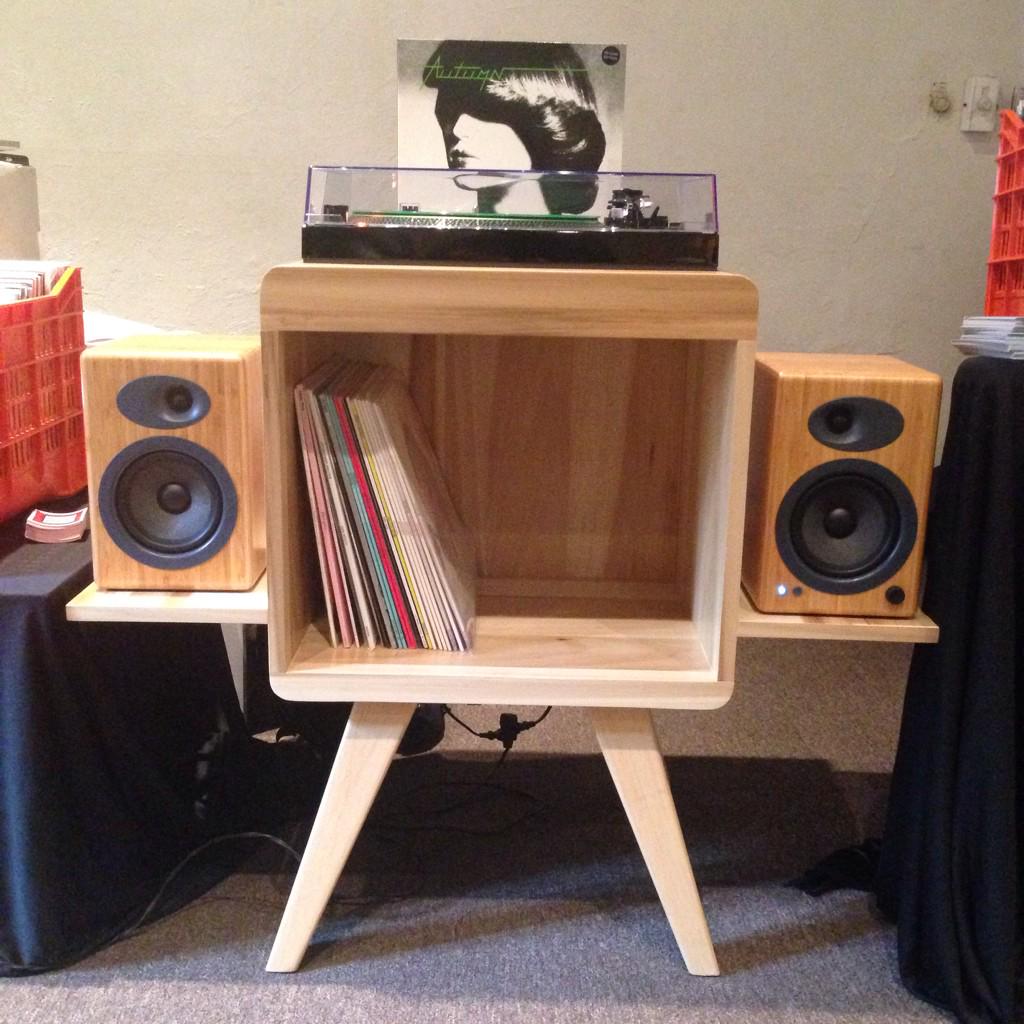 Vengan a la <a href="/Fonoteca/">Fonoteca Nacional</a> a saludar y a echarle un ojo a los viniles que trae <a href="/SalvajeMusicS/">Salvaje Music Store</a> #PicnicDeVinyl