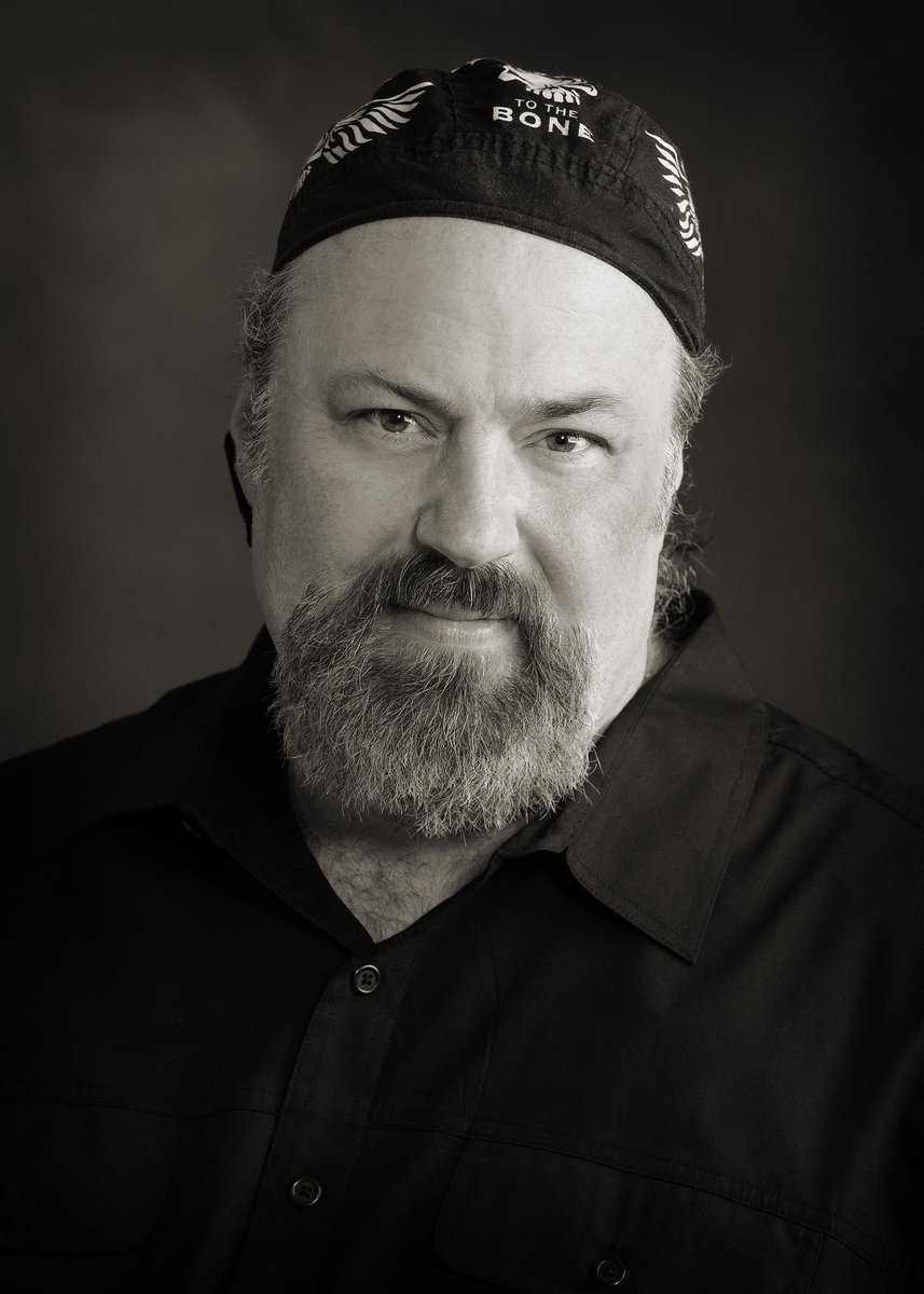 MagellanBand's tweet photo. ..took the very advise I give to my clients everyday... "take a couple of pro head shots"  -thx to Rhiannon for this! http://t.co/7h6e9ER3jE