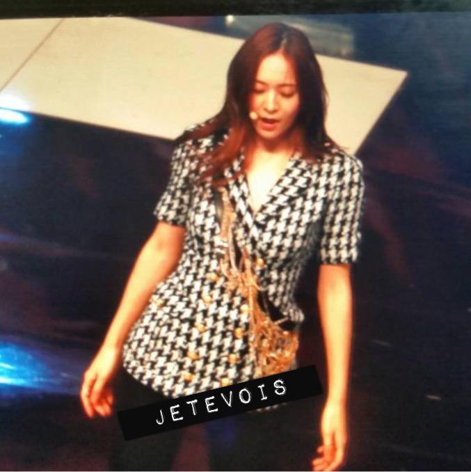 Jetevoisz's tweet photo. 150930 Soojung #fxminiconcert http://t.co/EnYn7NE1sd
