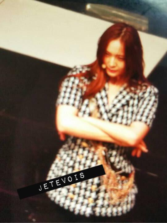 Jetevoisz's tweet photo. 150930 Soojung #fxminiconcert http://t.co/EnYn7NE1sd
