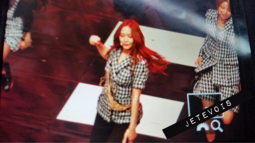 Jetevoisz's tweet photo. 150930 Soojung #fxminiconcert http://t.co/2Ne2b1h00K