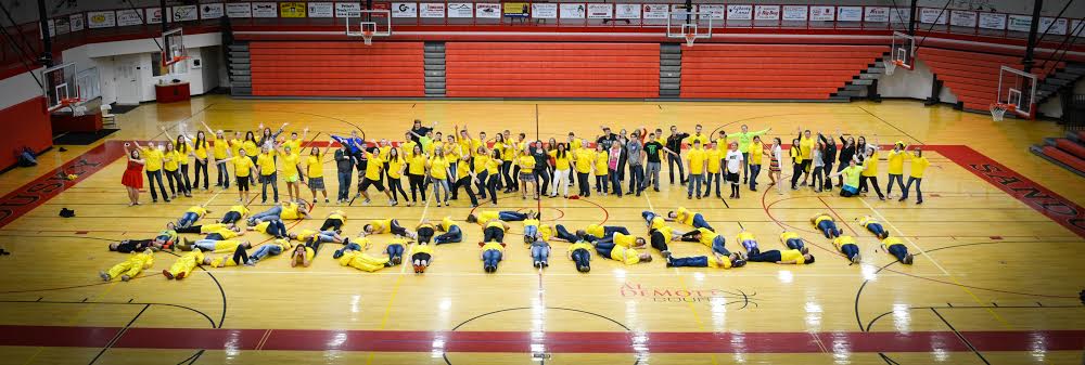 ecarlsonshs's tweet photo. #Stopthebull Action Day at SHS! Huge turnout of students taking the pledge to stop #cyberbullying http://t.co/JCjkyI6XBU