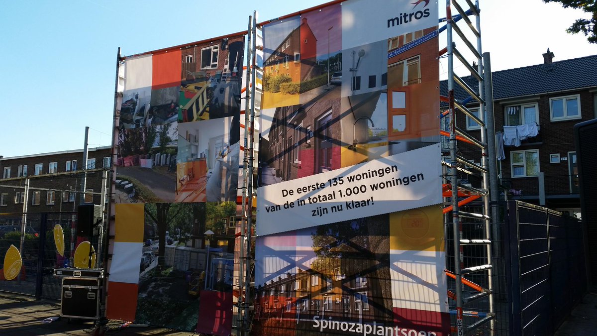 De feestelijke oplevering van 135 huizen van bewoners v/h Spinozaplantsoen is een feit! Alles staat er weer mooi bij