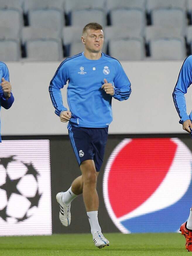 ToniKroos's tweet photo. Matchday: #ToniLive @realmadrid #HalaMadrid Find live coverage and my stats during the mat... https://t.co/Rh67IETEVk http://t.co/hiU9kyElZB