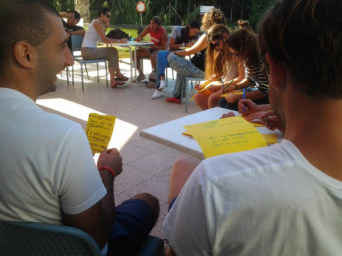ApiceUe's tweet photo. Al #TPAtraining a #Balestrate, adesso facciamo #teambuilding, con Giovani #youthworker da 10 nazioni. #APICEforma http://t.co/wXnu5zon38